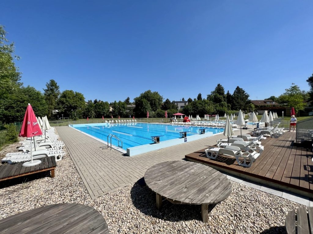Parkoviště U Hřbitova Koupaliště Kolovraty | Koupaliště Praha